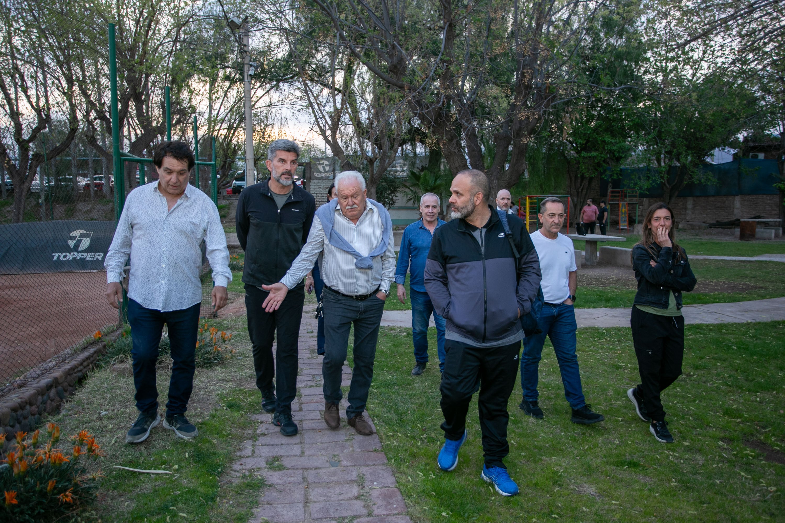 Ulpiano Suarez inauguró las canchas de pádel del club Guillermo Cano