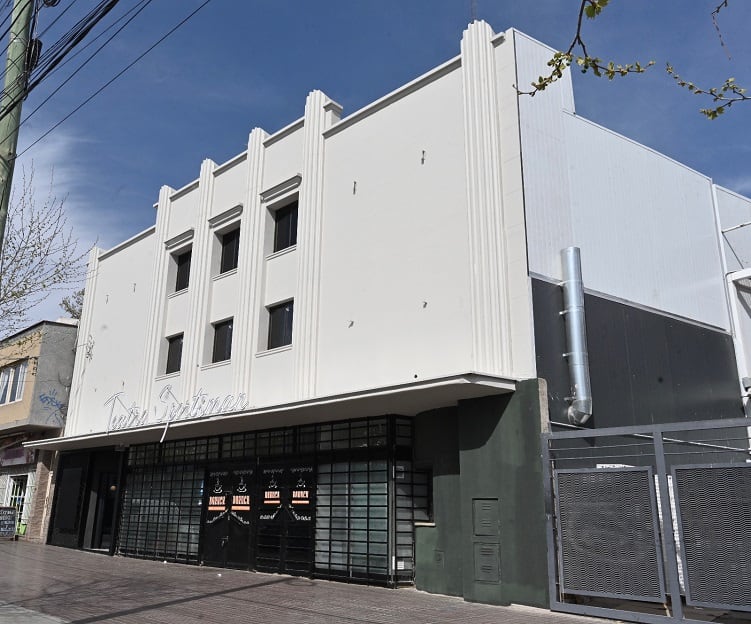 Costarelli visitó la obra del teatro Sportsman que abrirá sus puertas próximamente