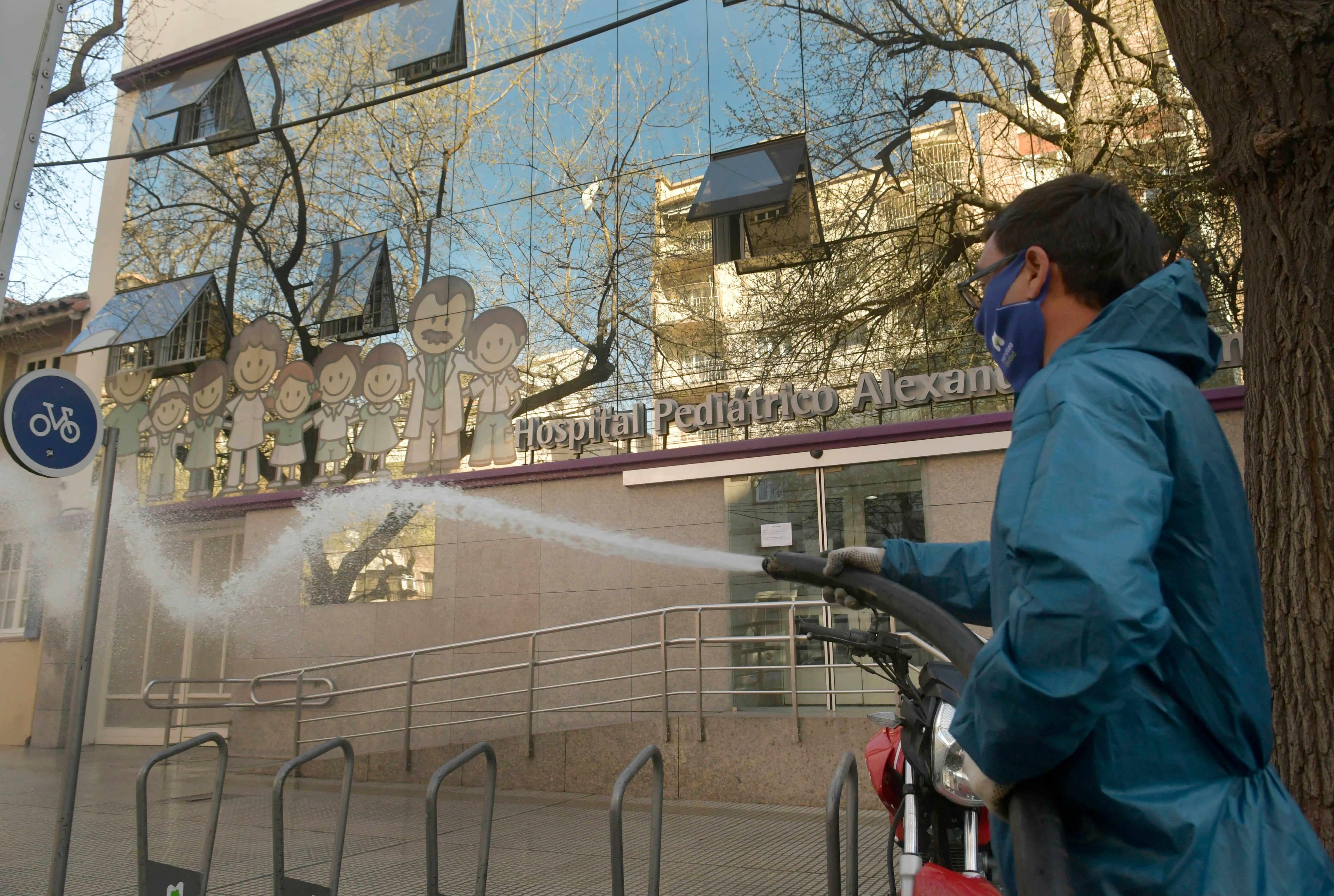 El hospital Fleming dejo de atender urgencias pediátricas para atender pacientes adulto de Covid-19.  Foto Orlando Pelichotti