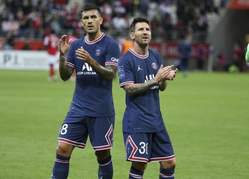 Paredes y Messi durante un partido del PSG. / archivo 