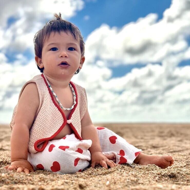 Tao cumplió un año de vida y se lo festejaron en la playa con una torta fabulosa.