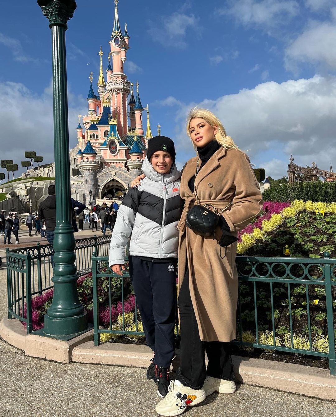 El cumpleaños sorpresa de Wanda Nara a su hijo Benedicto en Disney