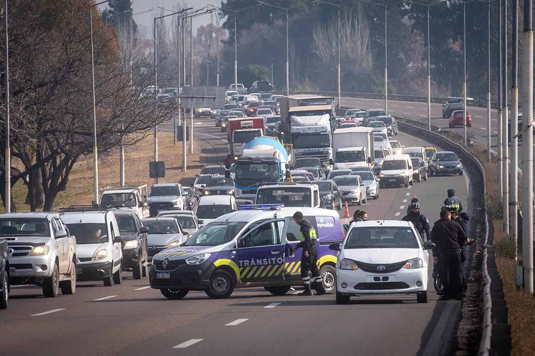 Corte de ruta en el Acceso Este, en reclamo a mejoras salariales