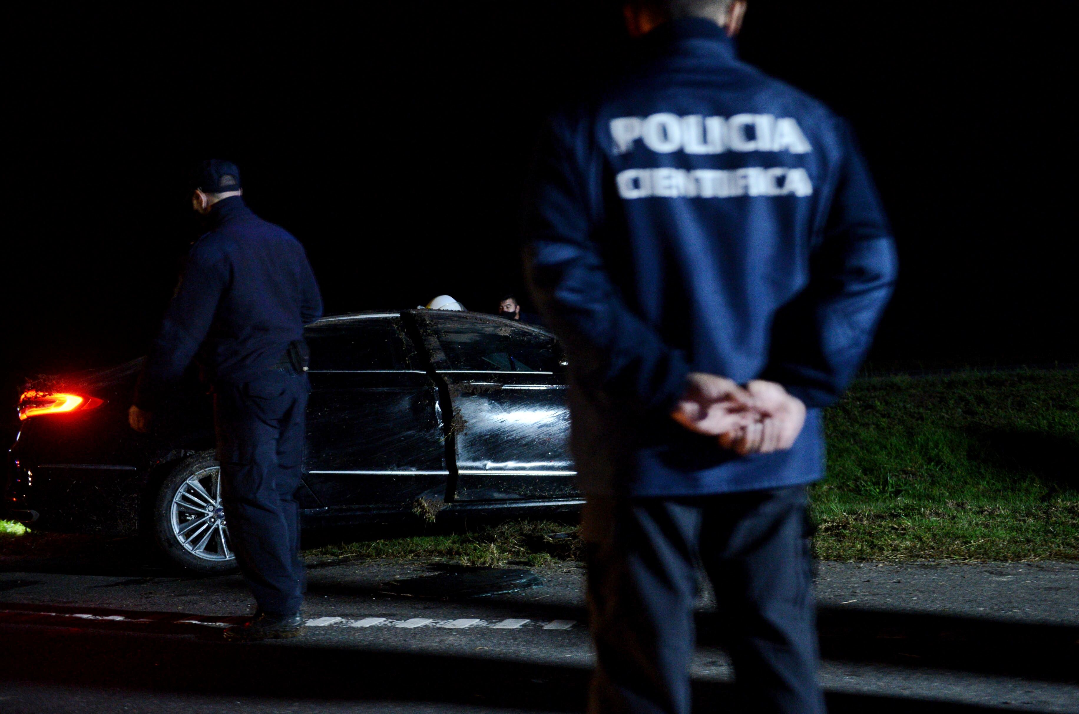 Auto en el que viajaba el Ministro de Transporte Mario Meoni. Falleció tras un accidente en el km 112 de la Ruta nacional 7. El funcionario, que tenía 56 años, viajaba solo rumbo a Junín para visitar a su familia, cuando perdió el control del vehículo y terminó impactando contra el guardarraíl.
Fotos Clarin