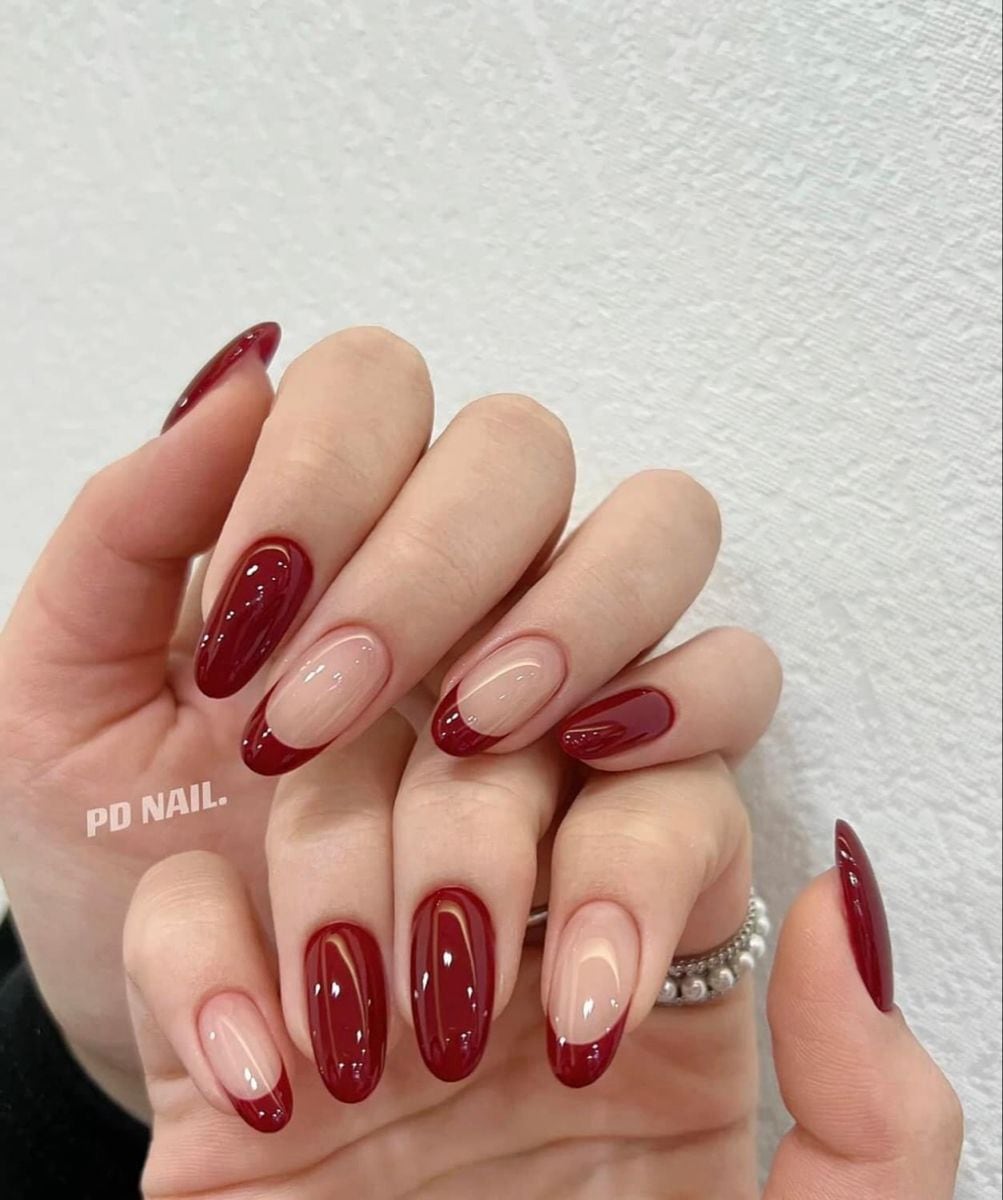 Uñas en tendencia para este otoño: bordó.