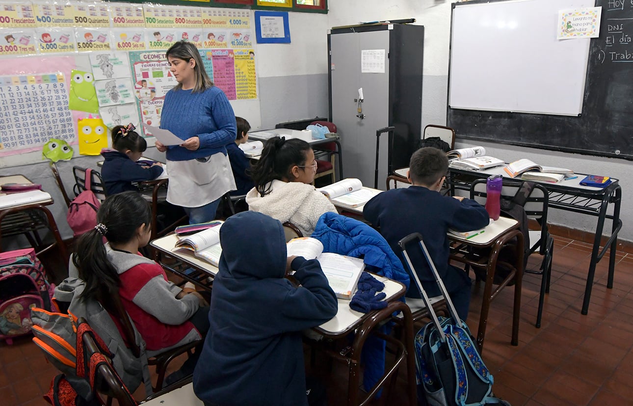 La DGE salió a mostrar el éxito de su plan de alfabetización: superó el objetivo y hay menos chicos en nivel crítico 

Escuela Julio Lemos de Godoy Cruz.
Foto: Orlando Pelichotti 