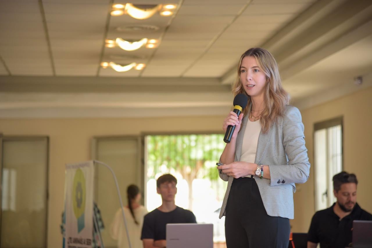 Verónica Staffolani creó con su novio Sebastián Pradines, Ubuntu Desarrollos, un emprendimiento de construcción de viviendas sustentables. Foto: Gentileza