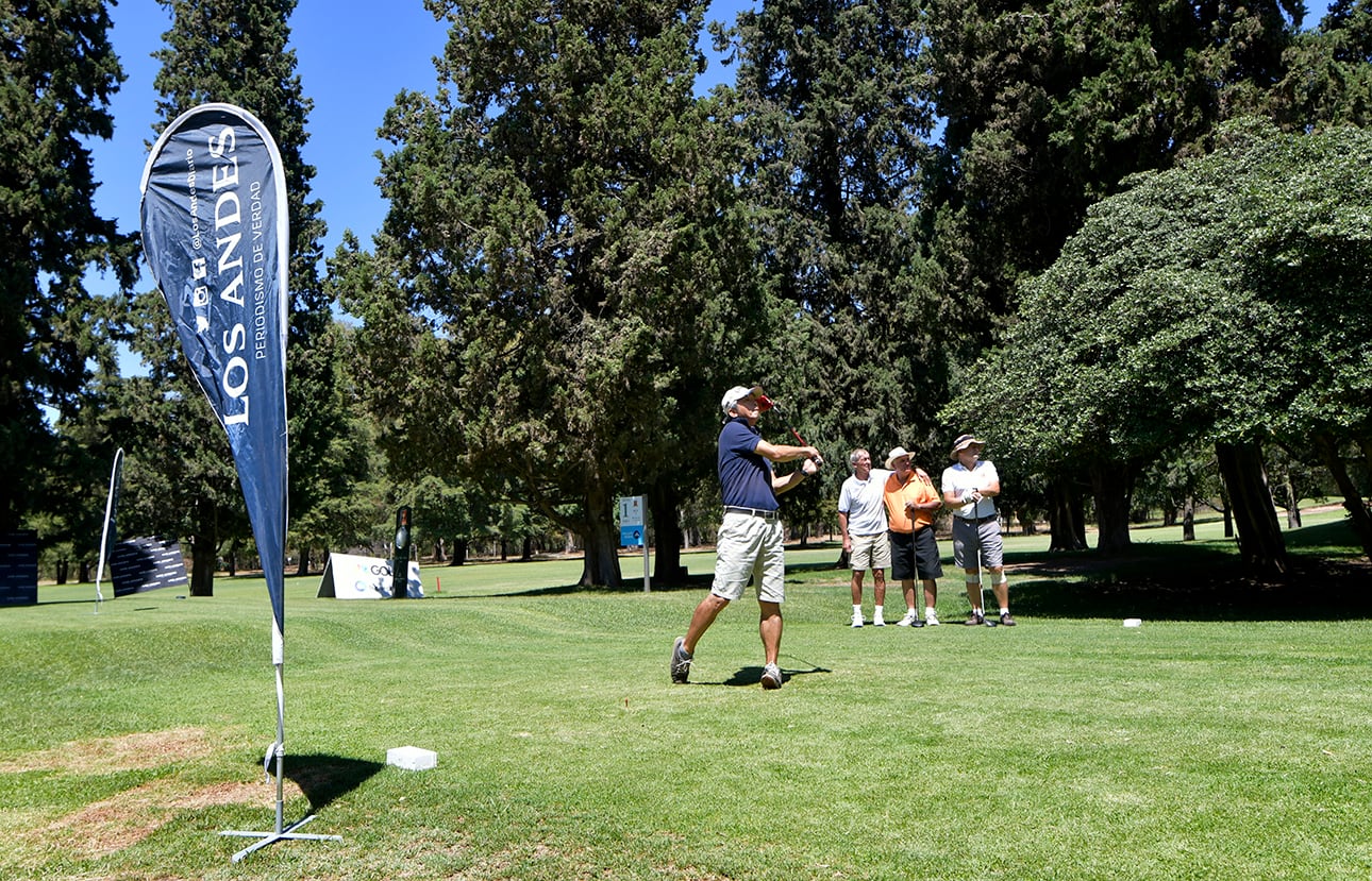 Cuarta Edición del Torneo de Golf  Copa Amistad Diario Los Andes, que se disputa en el Golf Club Andino, en el Parque General San martín de Mendoza
En la foto Germán Arenas ; Manuel Pampoy ; Fernando Ramazzi y Hango Park de Corea
Foto: Orlando Pelichotti