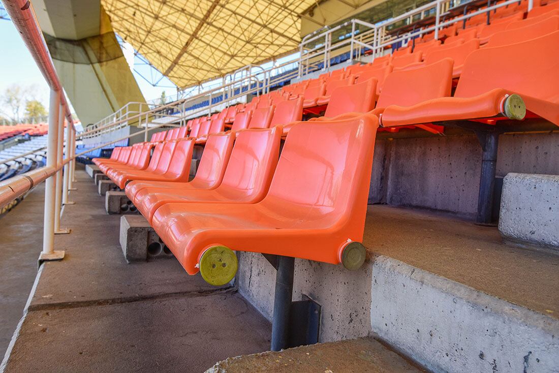 Platea techada del estadio Malvinas Argentinas. 