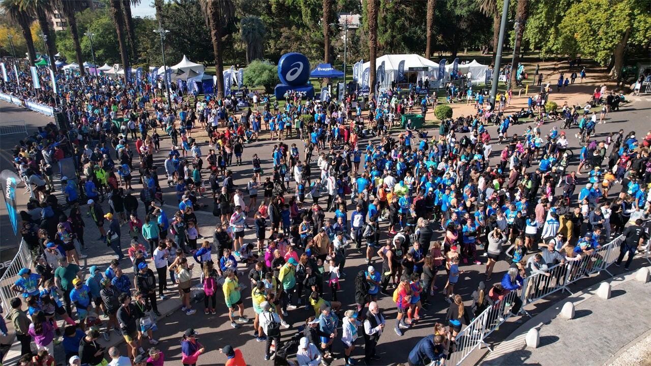 Maratón Internacional de Mendoza.
Miles de deportistas se dieron cita en las calles de la Ciudad de Mendoza para disfrutar de una nueva edición de la MIM en las distancias 10k, 21k y 42k.