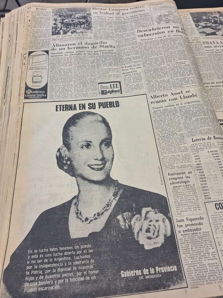 En los espacios de evocación en la Hemeroteca de la Biblioteca San Martín se repasan hechos relevantes como, por ejemplo, la muerte de Eva Perón o las celebraciones del Santo Patrono Santiago. Foto: Gentileza