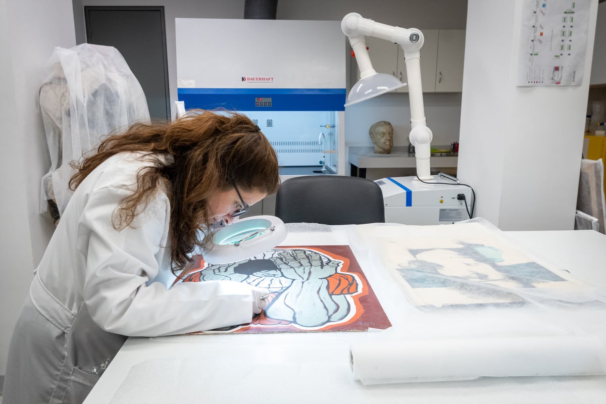 MMAMM
Museo Municipal de Arte Moderno Mendoza cumple 65 años.
Desde su remodelación cuenta con un laboratorio de restauración, una sala de conservación para la colección de esculturas y cuadros y también cuenta con la biblioteca Ricardo Tudela. 
Cristina Sonego, restauradora del museo

Foto: Ignacio Blanco  / Los Andes.