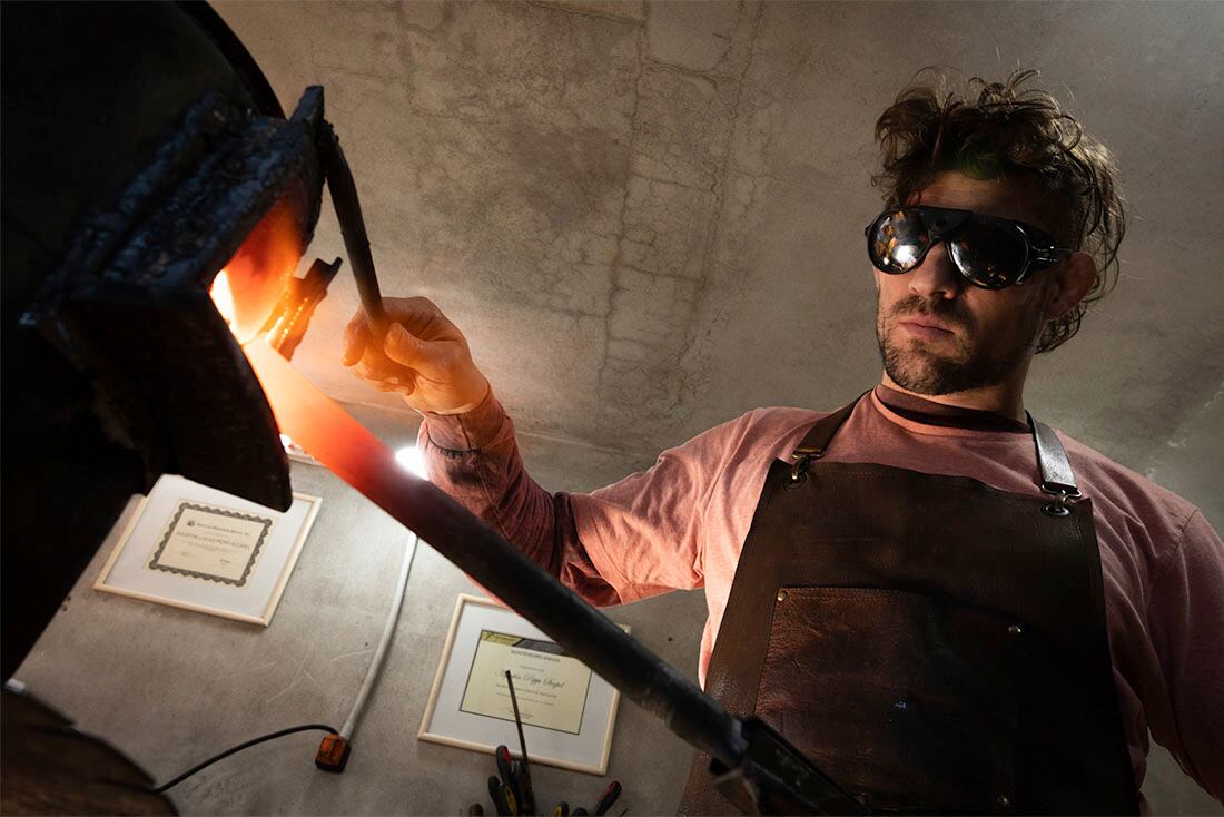 Agustin Peppi Scopel en su taller de Luján de Cuyo. Foto: Ignacio Blanco / Los Andes  