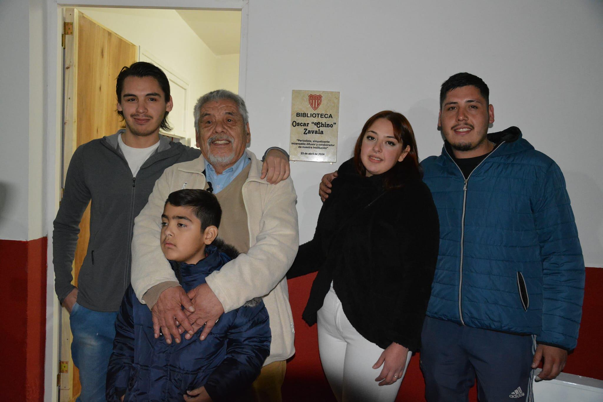 “Chino” Zavala: el historiador del fútbol mendocino y su vida lejos de las cámaras, pero siempre atada al deporte. Foto: Facebook Oscar Zavala