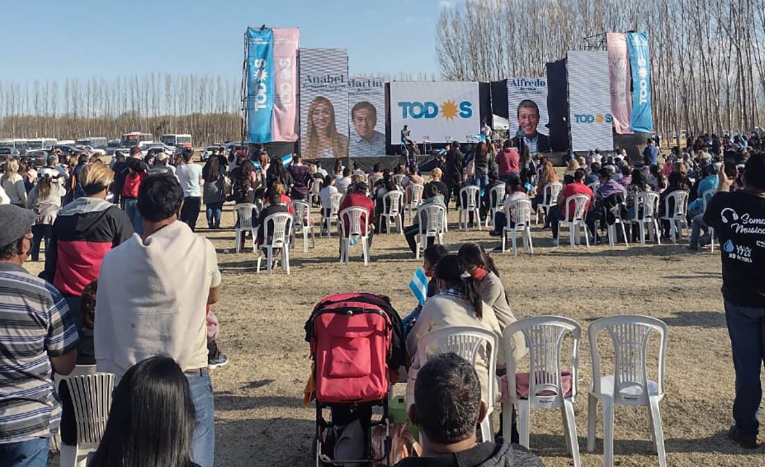 En Tunuyán colocaron mal el nombre del pre candidato a diputado Bermejo. En lugar de Adolfo pusieron Alfredo