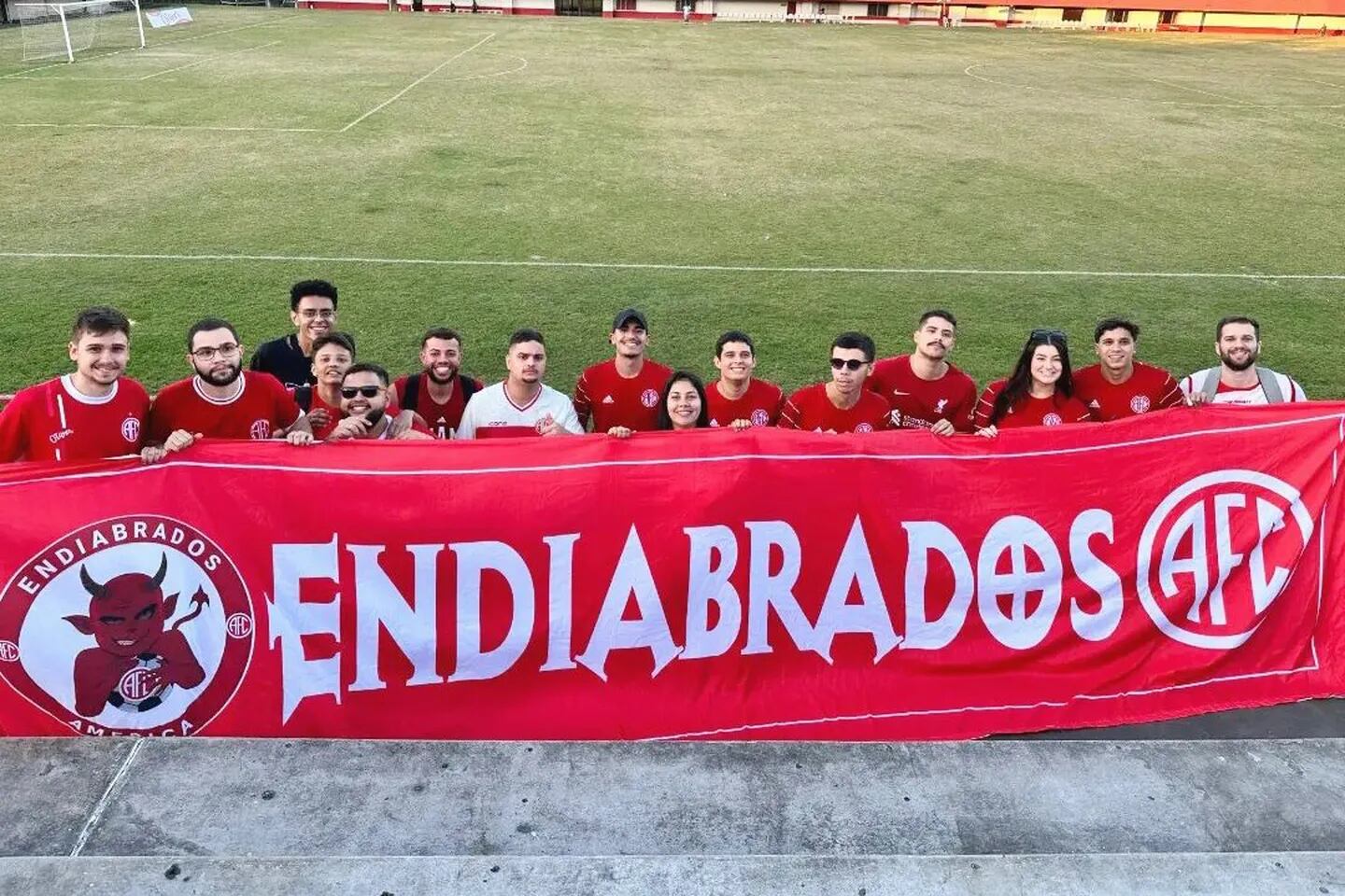 Los Endiablados, la barrabrava que comenzó la agresión. Foto: Twitter / @acessocarioca