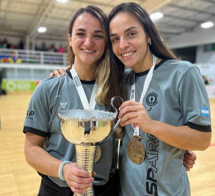 Valentina y Julieta Fernández, de Las Águilas campeonas