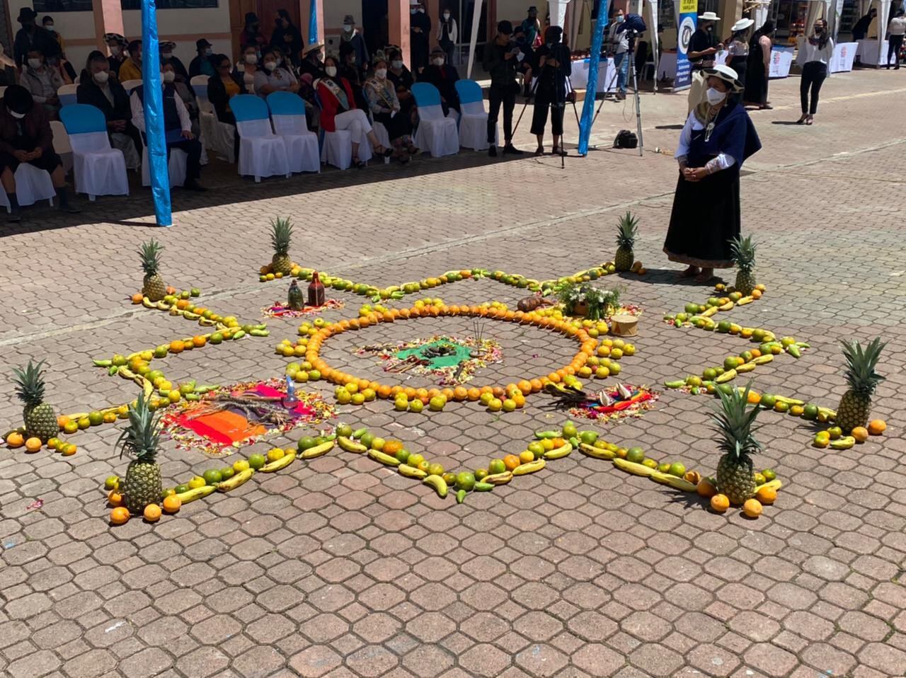 Se suelen ofrendar frutas, semillas y hojas