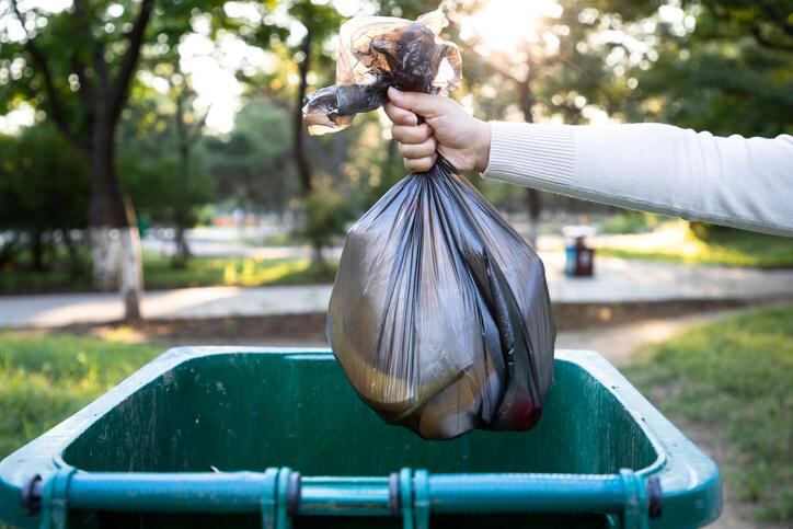 Esto significa soñar con basura.