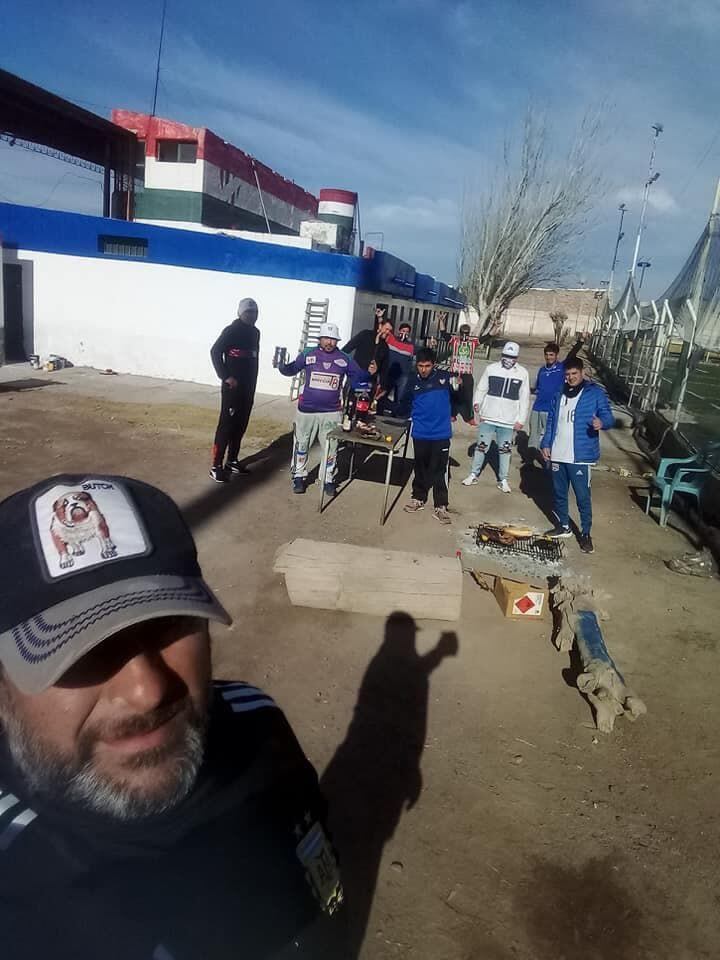 In fraganti: Las fotos del asado, prueba clave en la causa. 