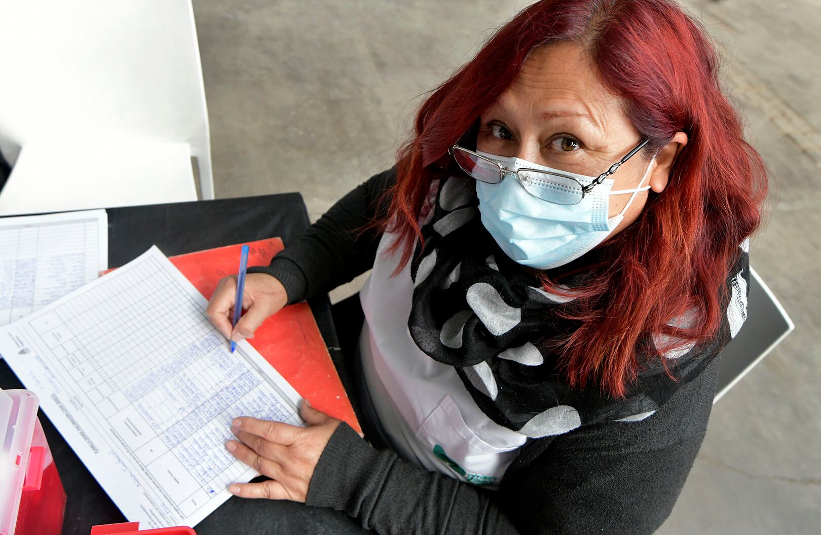 La vacunadora Sonia Sánchez, con más de 20 años en la Salud. Foto: Orlando Pelichotti / Los Andes