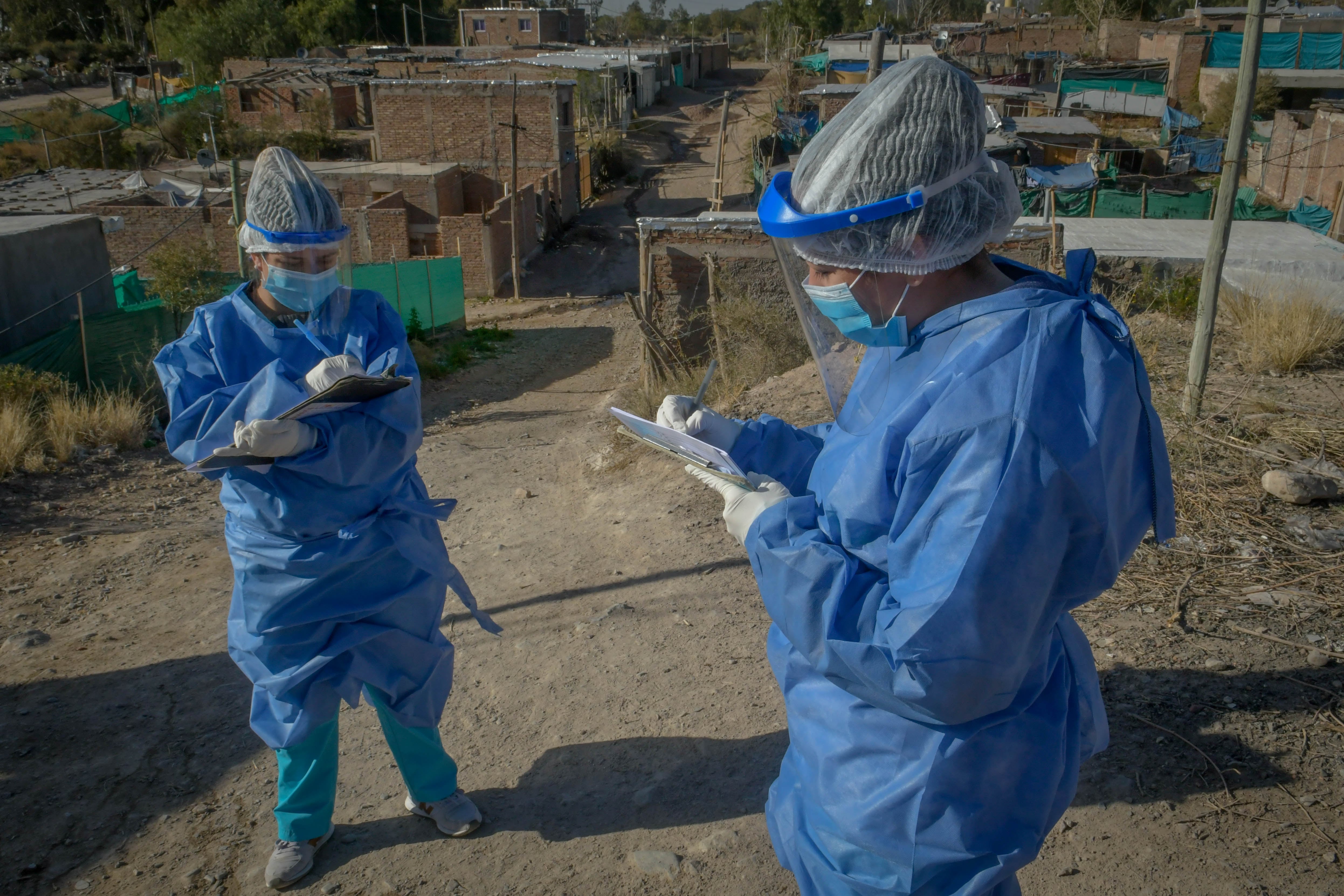 Testeos por el coronavirus en barrios de la ciudad de Mendoza.