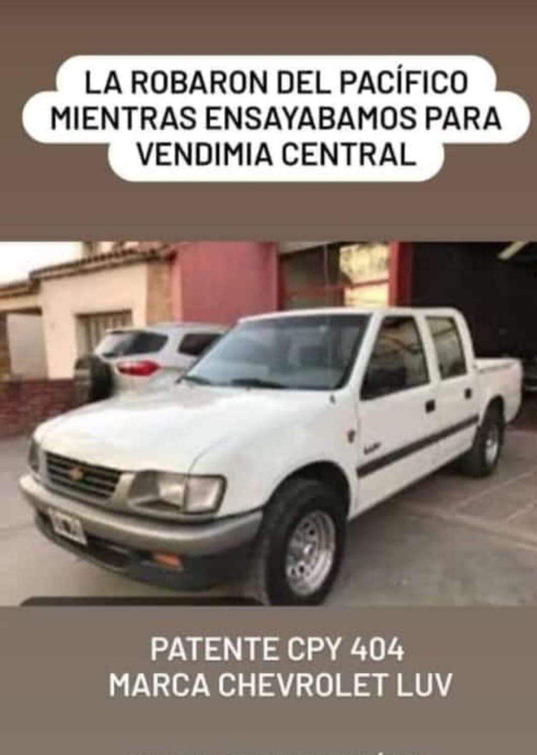 La camioneta fue robada frente al estadio del Club Pacífico. Marca: Chevrolet Luv, color blanco, patente: CPY 404. Cualquier información comunicarse al 2622628936.