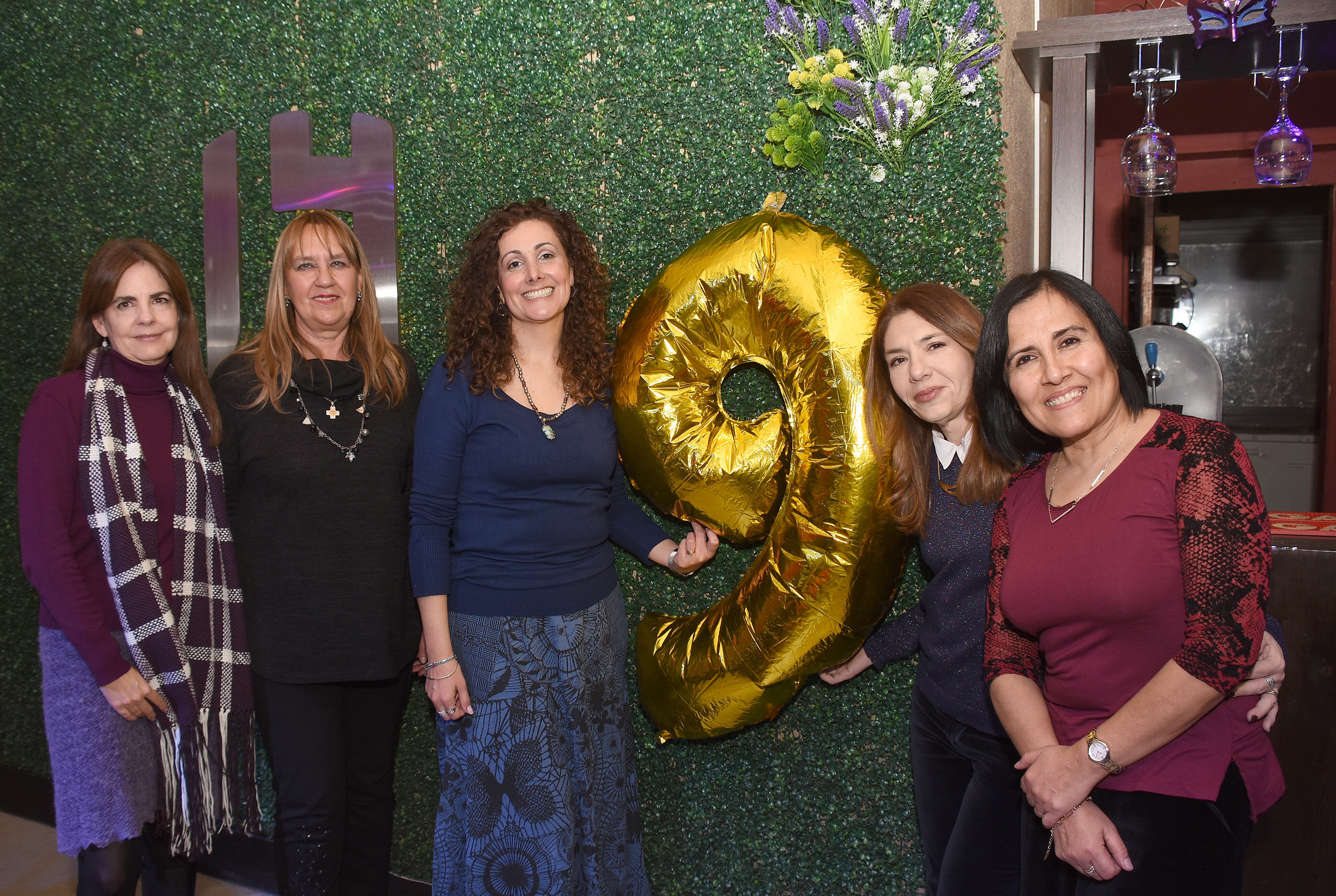 Elina Escribano, Sandra Guardia, Valeria Basualdo, Paula Nesi y Geysi García. 