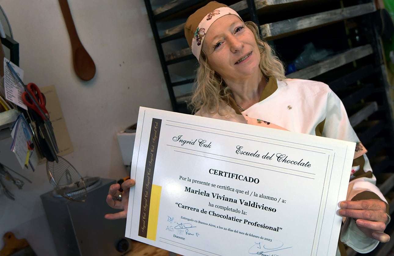 Vivi, la “Willy Wonka mendocina”: de ser conocida por regalar huevos de Pascua a ser chocolatier profesional con 51 años. Foto : Orlando Pelichotti / Los Andes.
