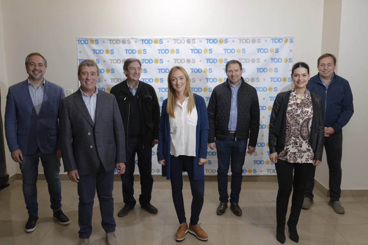 PJ Mendoza. Matías Stevanato, Adolfo Bermejo, Emir Félix, Anabel Fernández Sagasti, Roberto Righi, Flor Destéfanis y Martín Aveiro. Prensa PJ