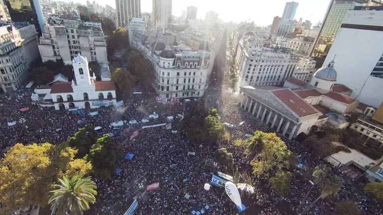 Masiva marcha por la educación pública en Caba. (Infobae)