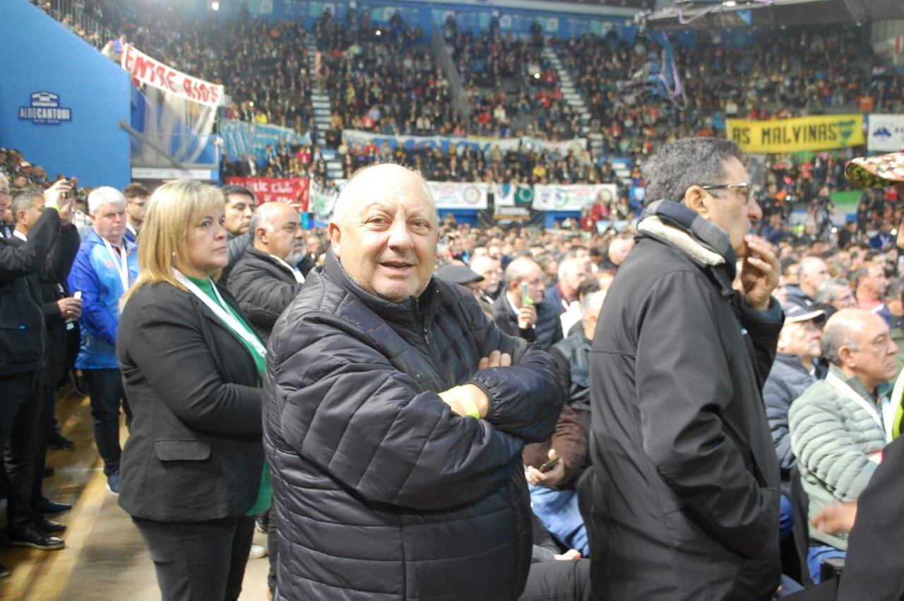 El presidente de la Liga Mendocina de Fútbol Omar Sperdutti en el encuentro de dirigentes en San Juan.