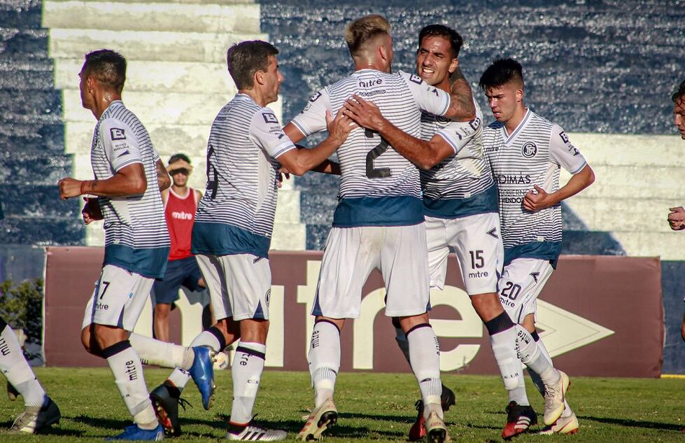 La Lepra le ganó un partidazo a San Telmo en el Gargantini y buscará en Buenos Aires, ante Defensores de Belgrano, continuar por el buen camino. / Nicolás Ríos 