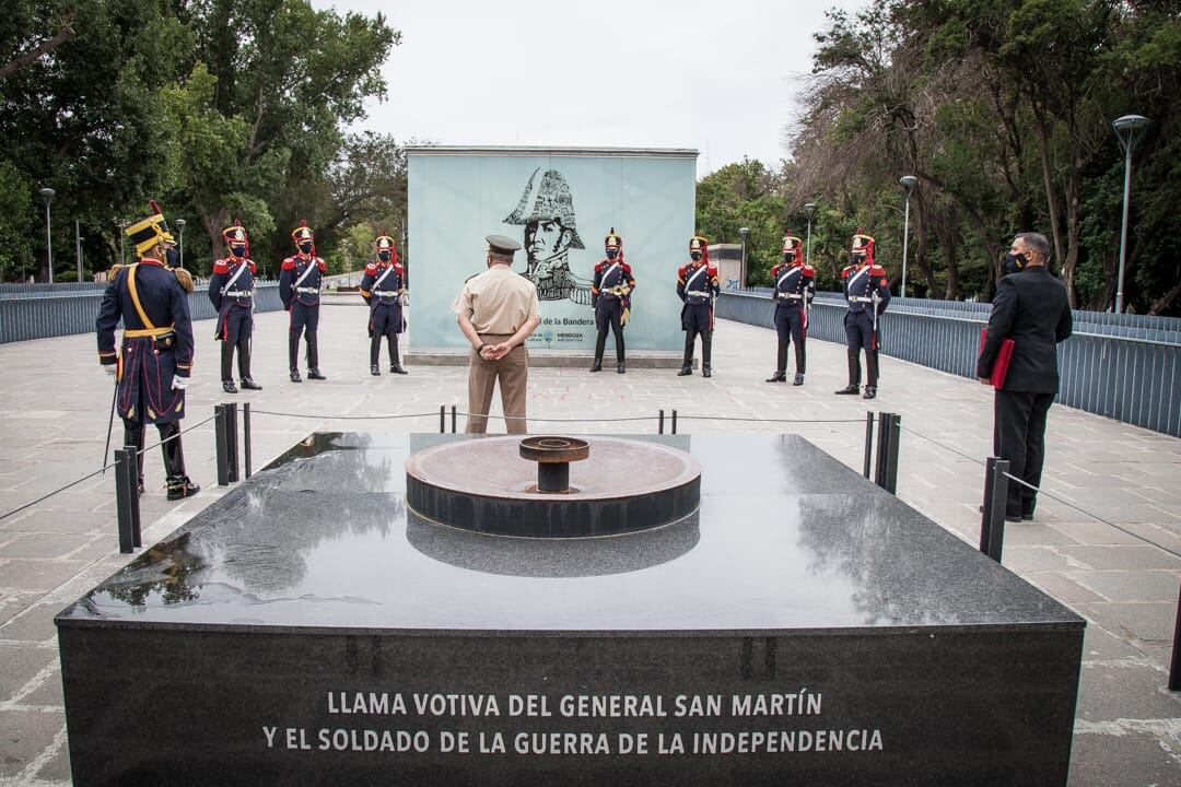 El Regimiento de Granaderos a Caballos en el Campo Histórico de El Plumerillo (Las Heras).