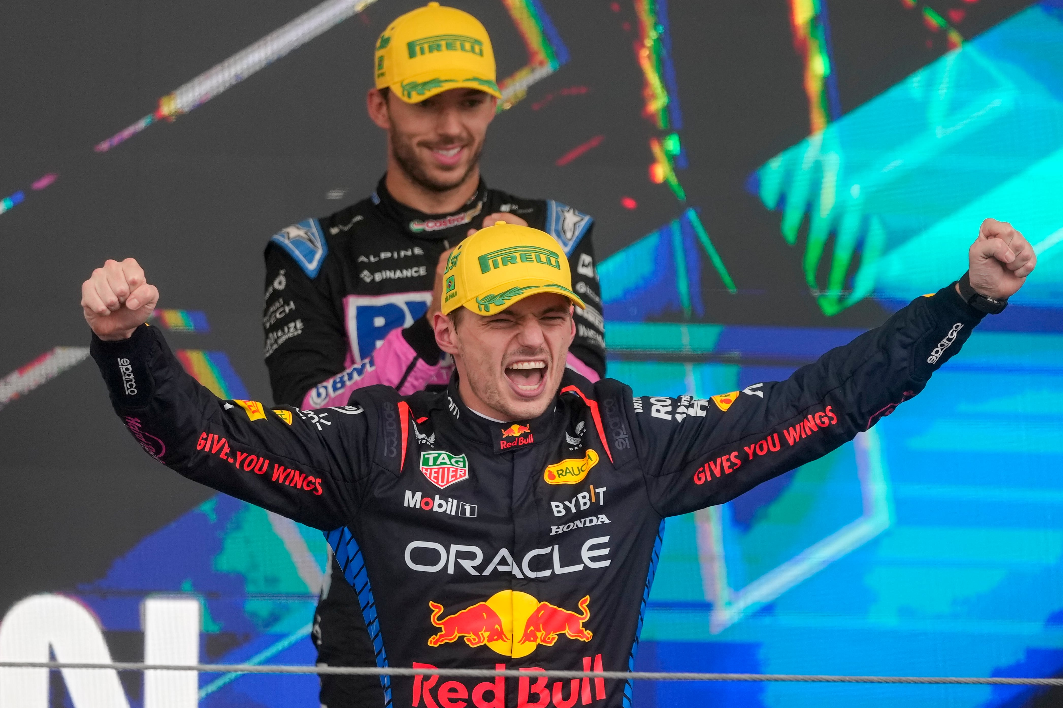 Max Verstappen (Red Bull) celebra su victoria en el Gran Premio de Brasil, el domingo 3 de noviembre de 2024, en el circuito de Interlagos. (AP Foto/Andre Penner)