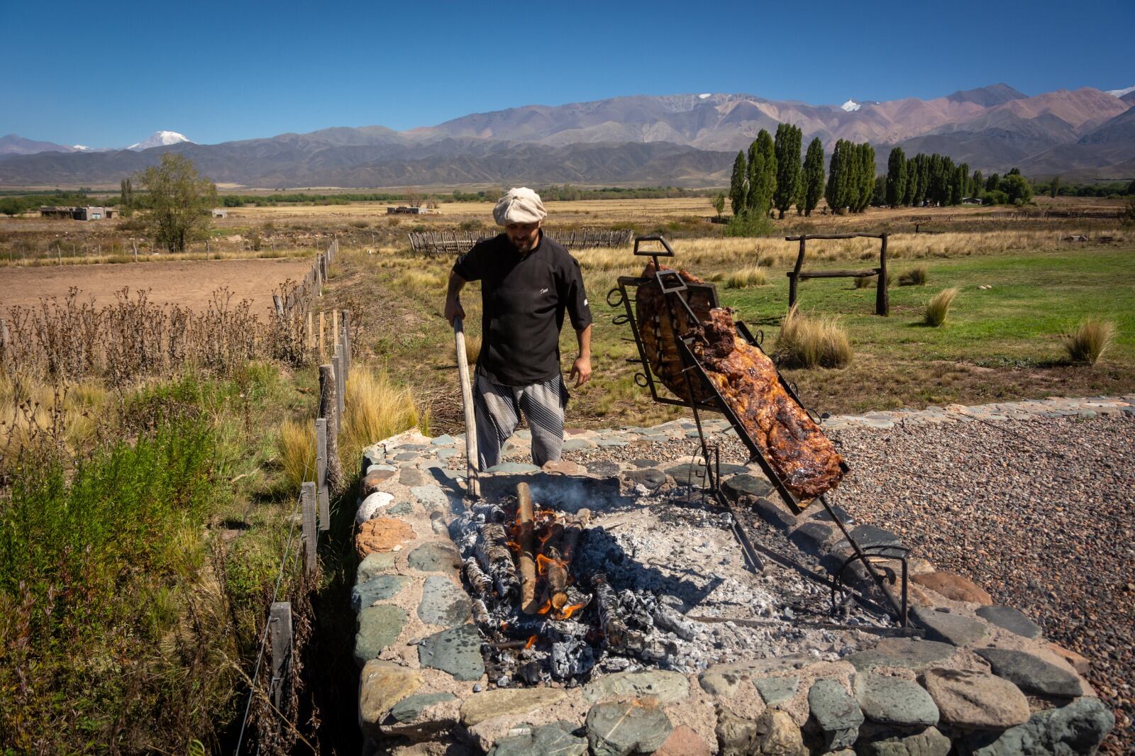 Asado solidario para ayudar a una escuela albergue de Tupungato