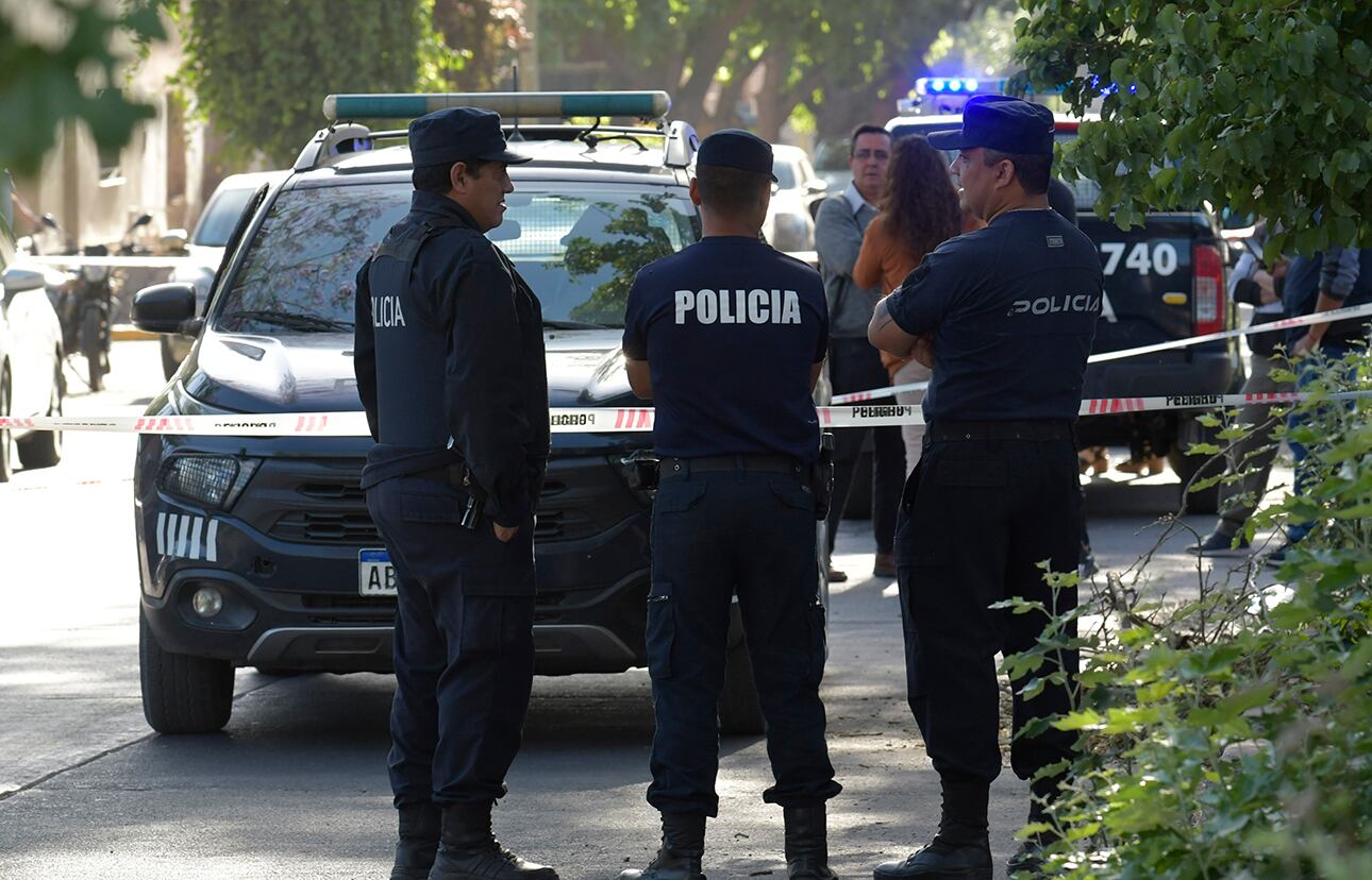 En calle Pascual Segura al 154 de Las Heras asesinaron a Fernando Días. | Foto: Orlando Pelichotti / Los Andes