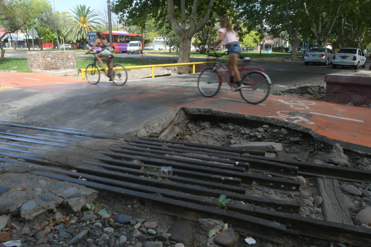 Daños en la meseta de calle Sarmiento - 