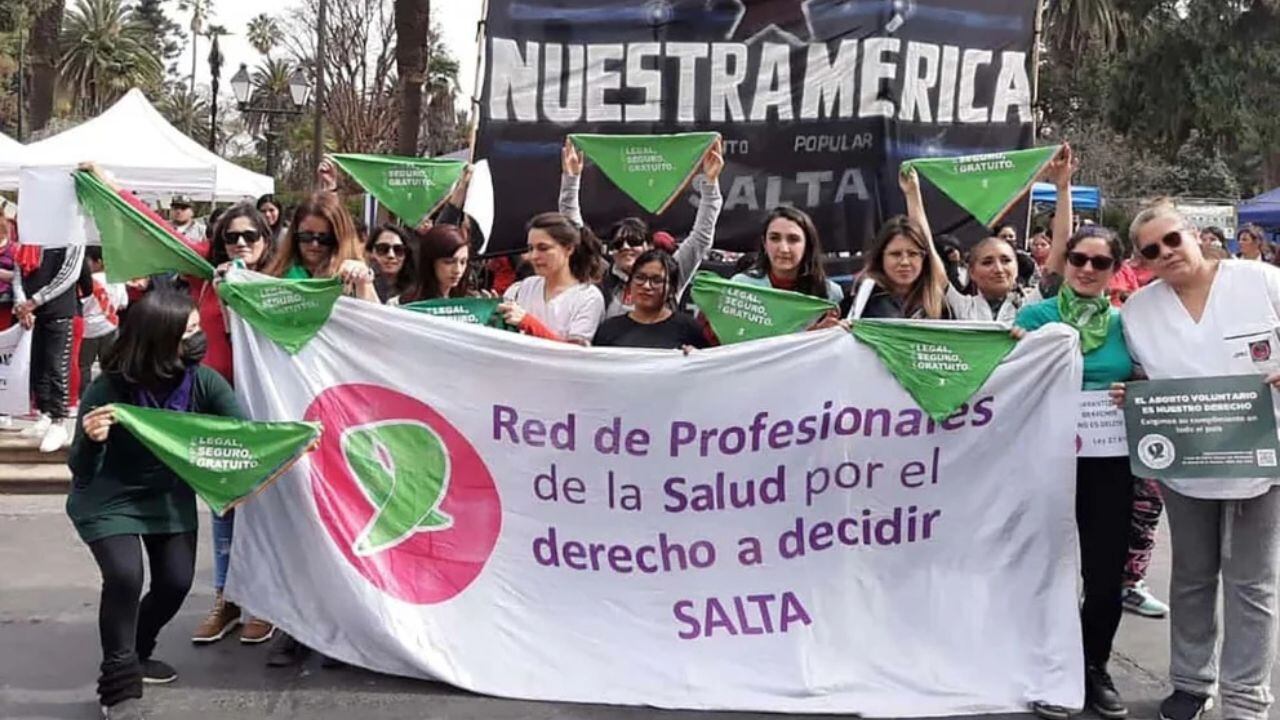 Miranda con la Red de Profesionales por el Derecho a Decidir de Salta. / Foto: Gentileza