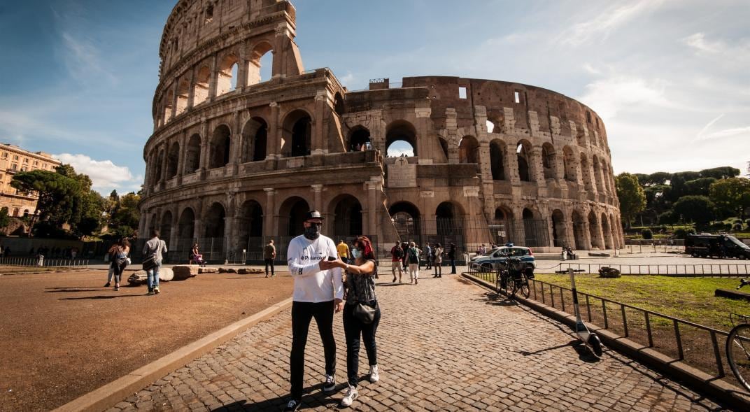 Trece regiones y dos provincias autónomas de Italia, lo que supone tres cuartas partes del país, se encontrarán desde el lunes en la llamada “zona amarilla”.