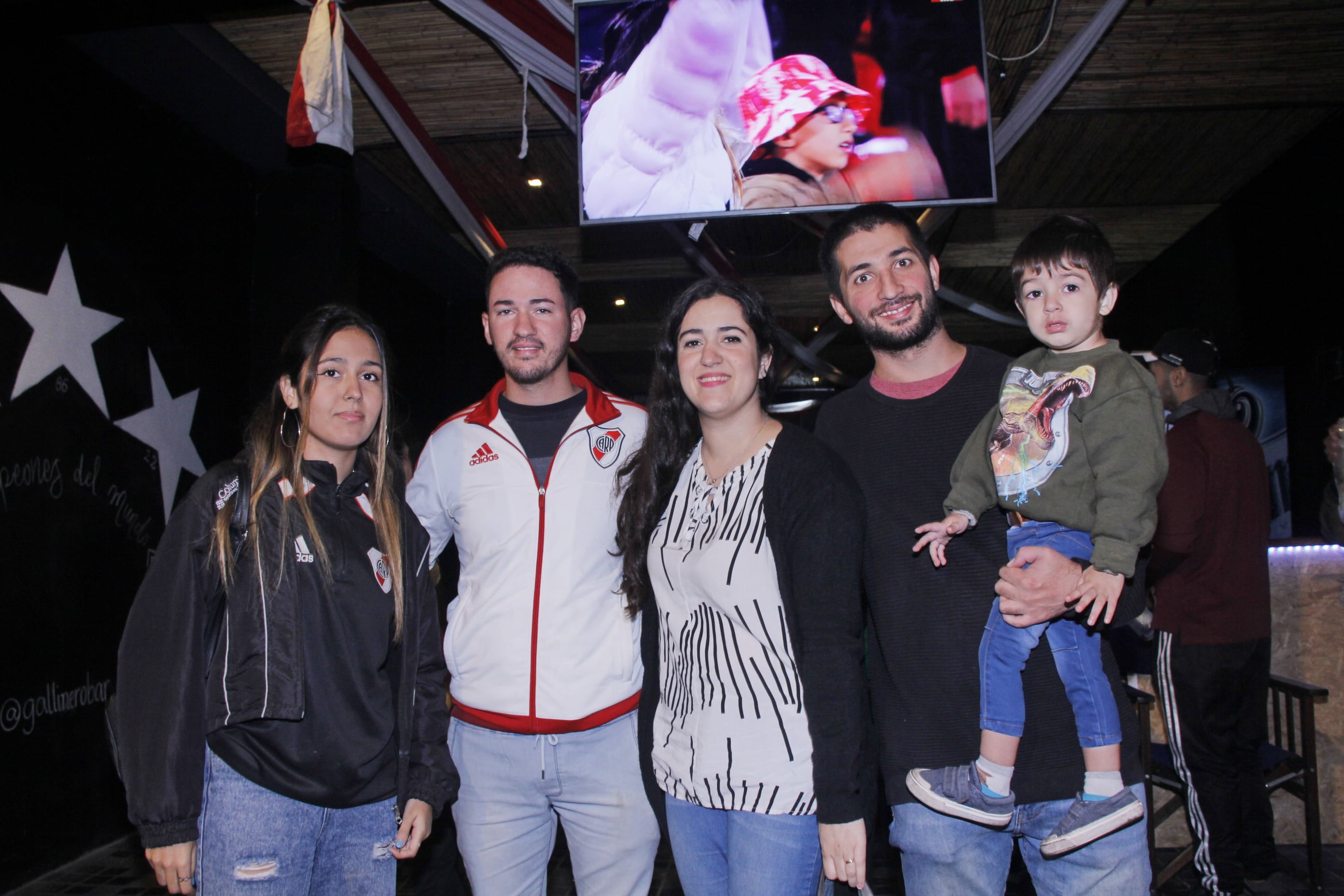 María, Franco y Daniela Ferraris junto a Mariano y Fran Musri.