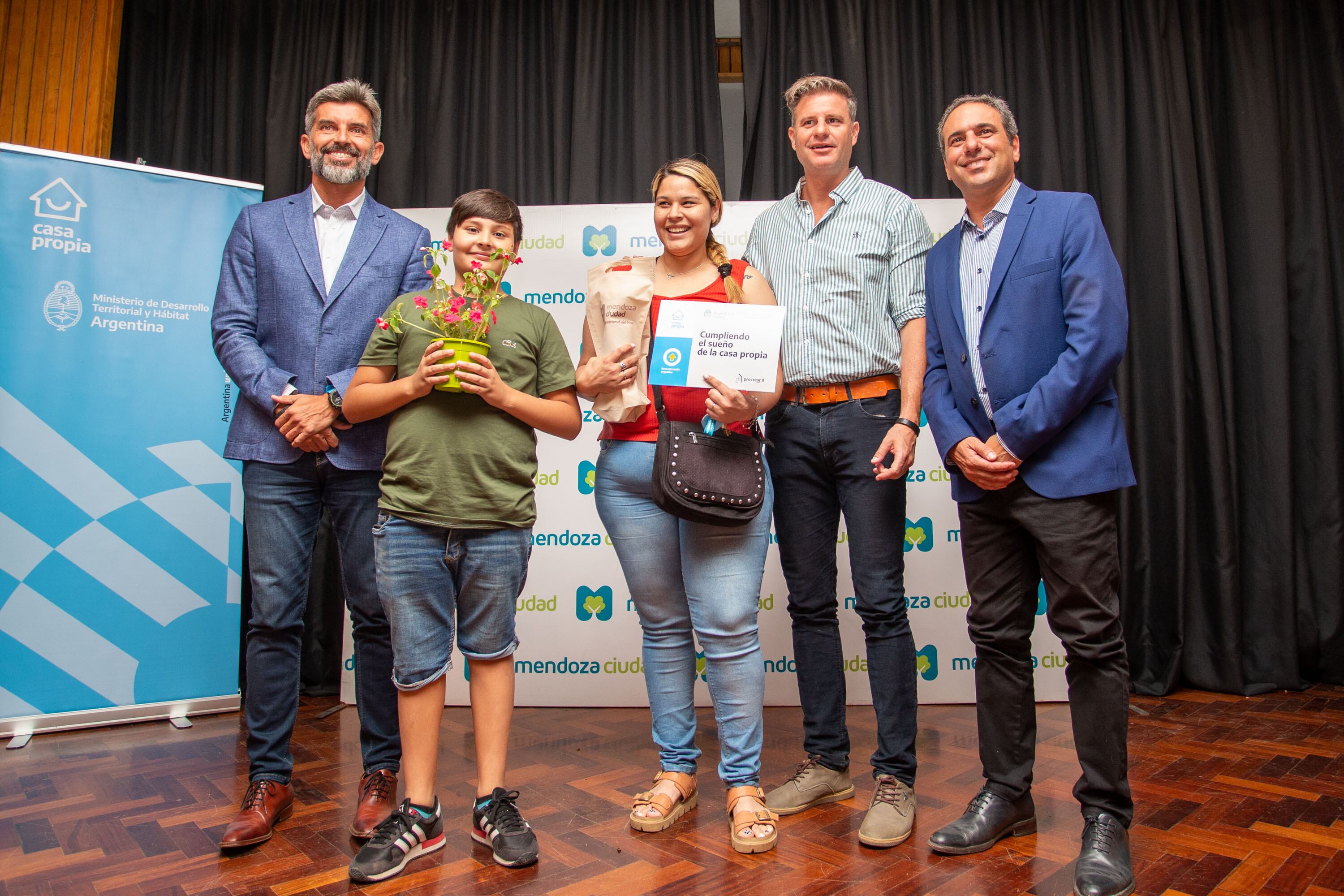 Se realizó una nueva entrega de viviendas PROCREAR de la Sexta Sección de Ciudad. Foto: Prensa Ciudad de Mendoza