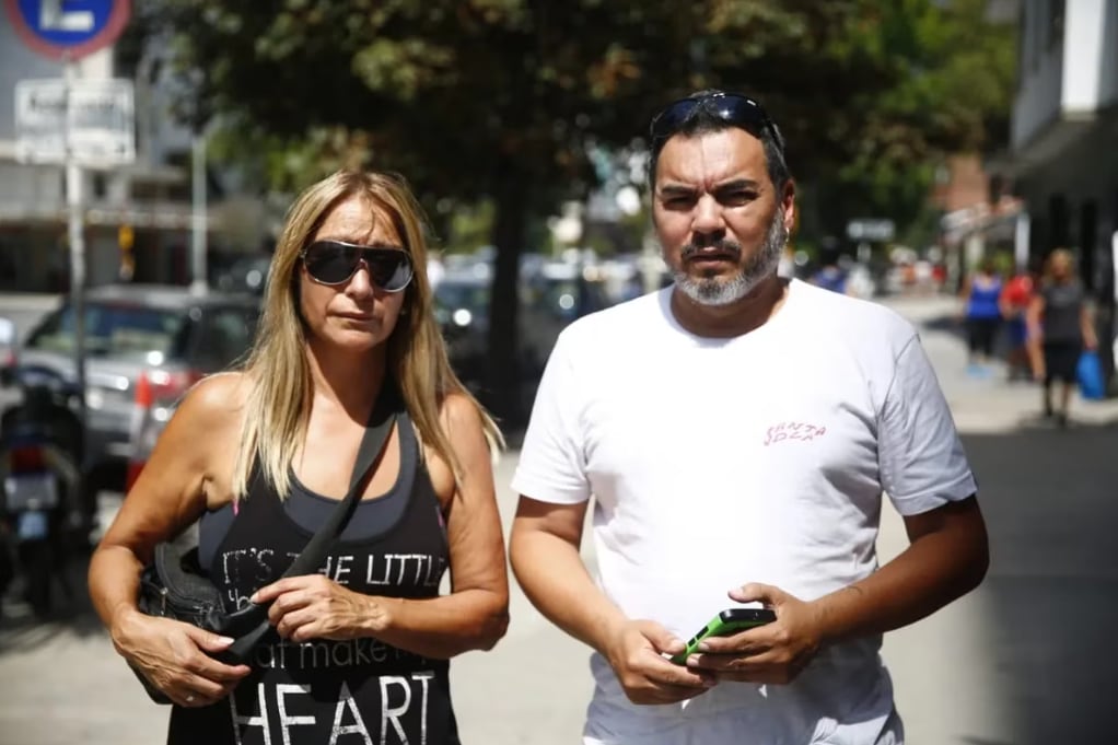 Gustavo y Fernanda, abuelos de las gemelas que se arrojaron de un balcón en Sallent, España. Foto: Mauro V. Rizzi/La Nación