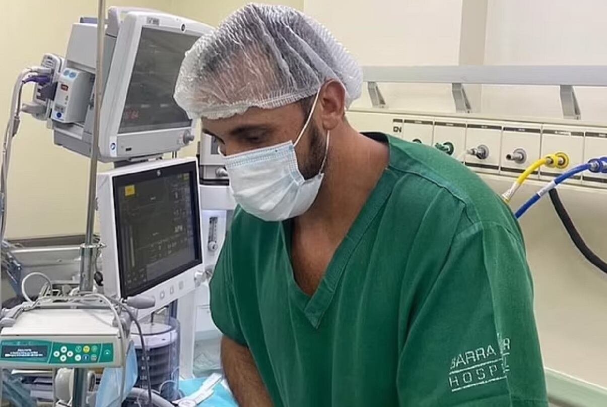 Giovanni Quintella Bezerra (32), el anestesista acusado de violar a pacientes embarazadas en un hospital de Brasil (Gentileza)