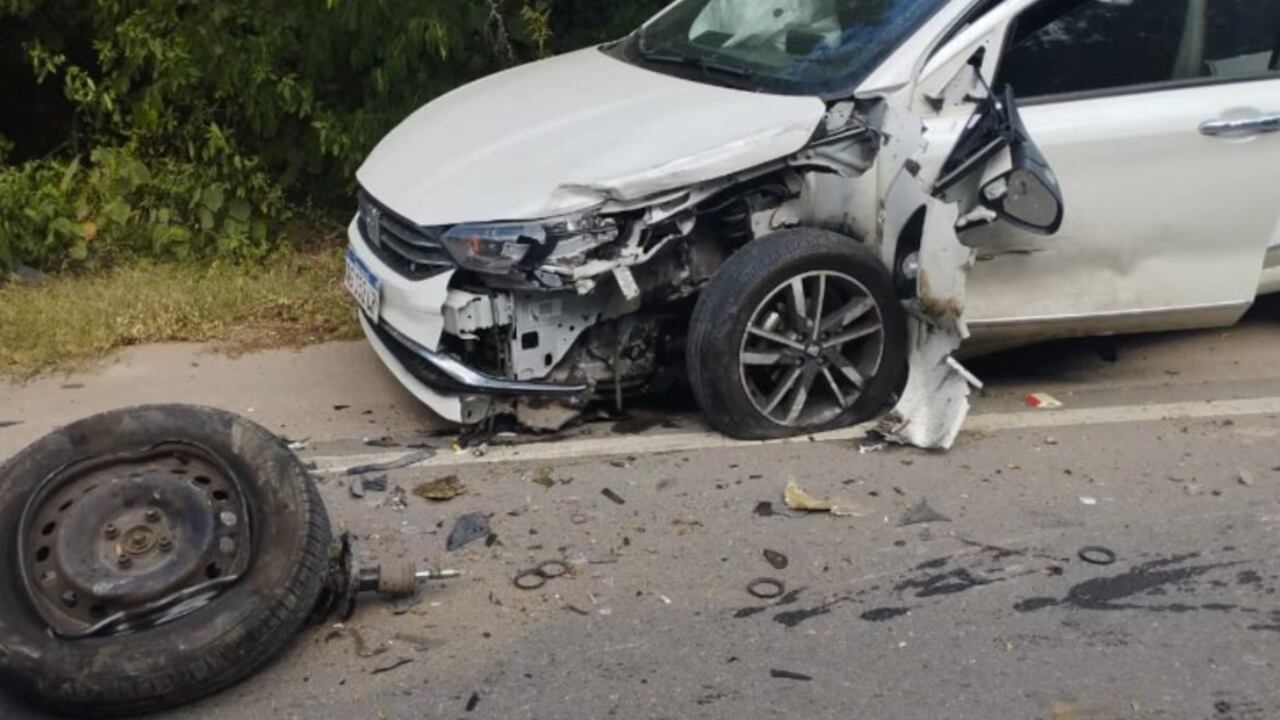 Así quedó el Fiat Cronos Blanco, también vícitima del accidente. 