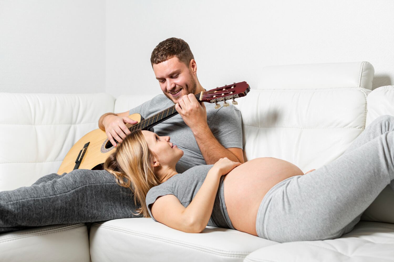 La conexión emocional con el bebé a través de melodías que reflejan la historia y emociones de la madre.