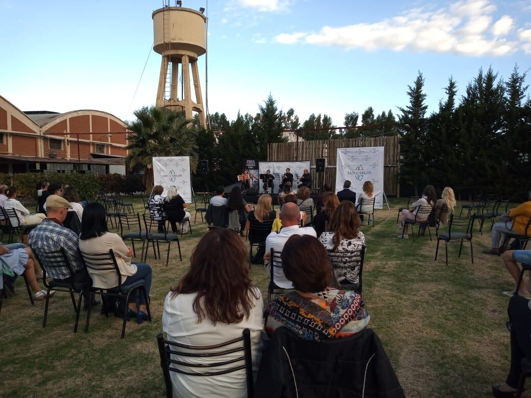 Hubo un especial cuidado en las normas del protocolo, como muestra esta foto de un concierto en San Carlos. 