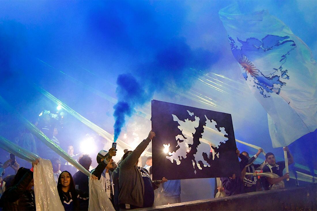 Homenaje al cumplirse 40 años de la Gesta de Malvinas en el estadio de futbol Bautista Gargantini, donde Independiente Rivadavia recibió a Tristán Suarez
Foto: Orlando Pelichotti / Los Andes