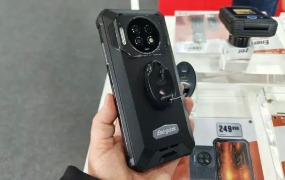 Prototipo de smartphone de Energizer que cuenta con una batería súper potente de 28.000 mAh fue presentado en el Mobile World Congress (MWC) de Barcelona