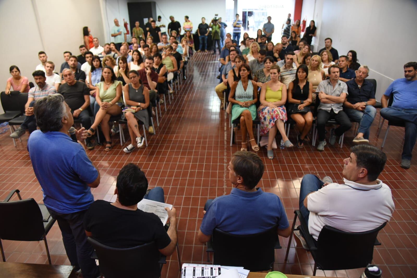 El radicalismo se reunió en el Comité Provincia con la mira en las elecciones municipales.